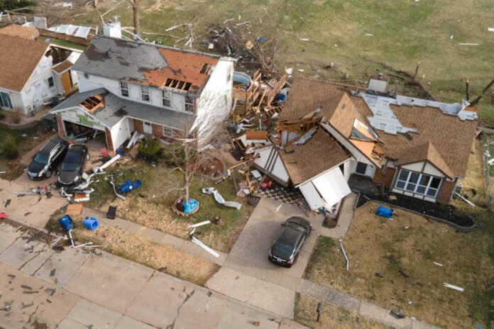 Tornadoes rip through Missouri